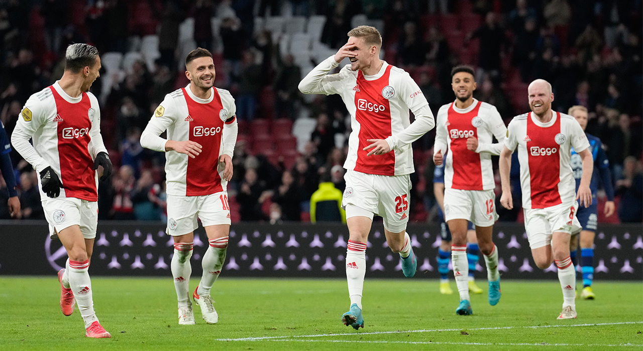 Verslag I Ajax Wint Overtuigend Van Heracles