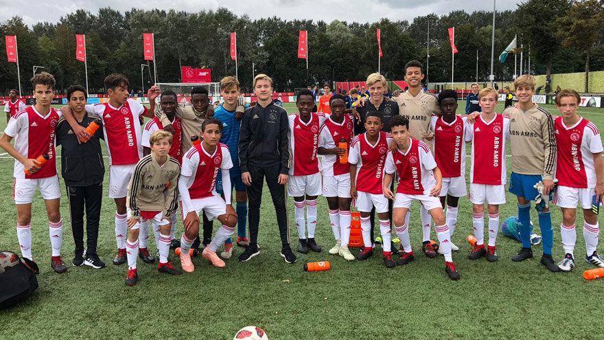 programma-jeugd-ajax-o15-speelt-mini-klassieker