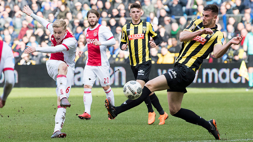 ajax-koning-balbezit-vitesse-meester-in-de-lucht-4