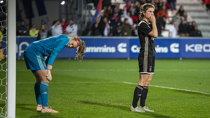 ajax-vrouwen-nemen-met-grote-nederlaag-afscheid-van-cl-10