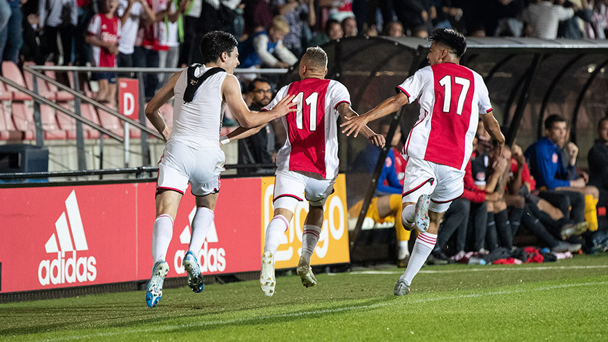 jong-ajax-na-bizarre-slotfase-langs-almere-city