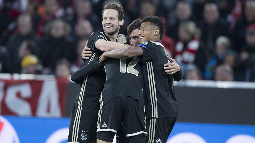 ajax-na-bayern-uit-nog-steeds-koploper-5