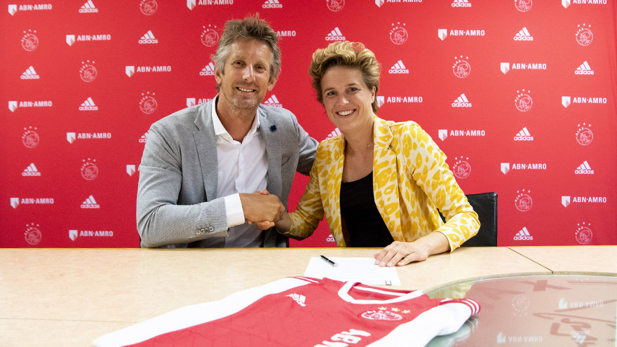 manager-vrouwenvoetbal-daphne-koster-langer-bij-ajax