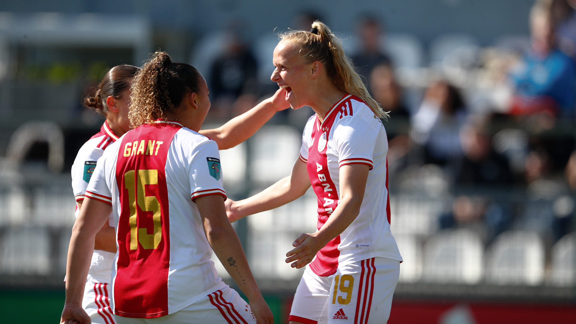 Verslag | Ajax Vrouwen Zetten Belangrijke Stap Richting Landstitel Na ...