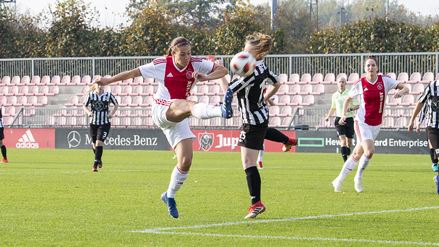 ajax-vrouwen-herpakken-zich-met-zege-op-achilles--2