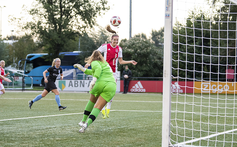 goede-eerste-helft-brengt-ajax-vrouwen-zege-3