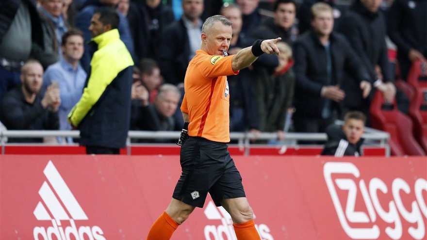 kuipers-arbiter-bij-ajax-groningen