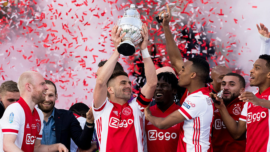 bloed stap Verkleuren Verslag | Ajax vecht zich in bekerfinale voorbij Vitesse