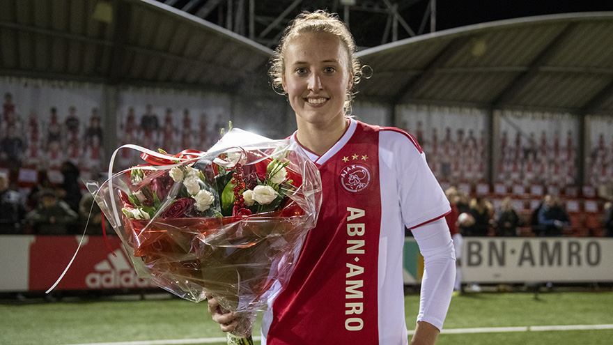 ajax-vrouwen-tanken-vertrouwen-met-ruime-thuiszege-2