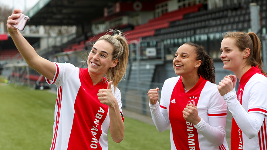 Van Der Gragt Verlengt Contract Bij De Ajax Vrouwen