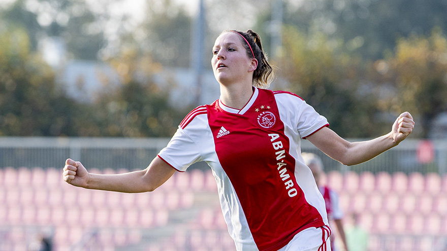 ajax-vrouwen-herpakken-zich-met-zege-op-achilles-