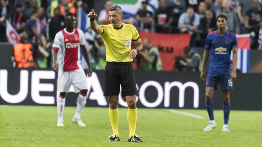 ajax-treft-met-arbiter-skomina-oude-bekende