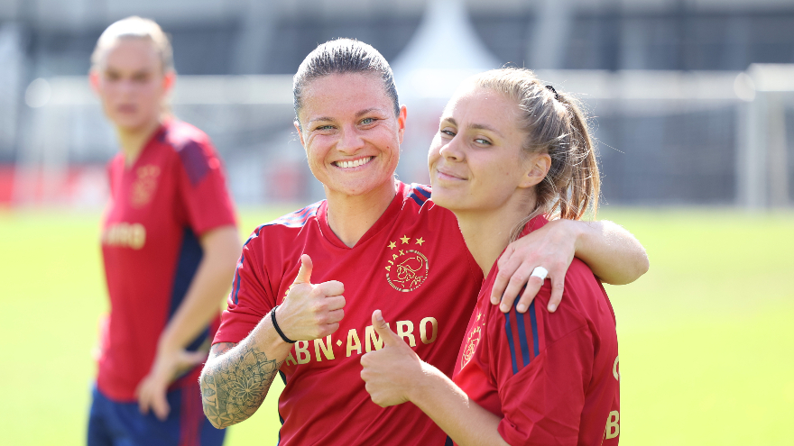 In Beeld | Internationals Terug Bij Ajax Vrouwen