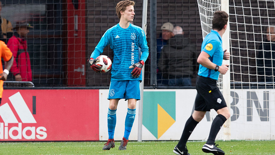 toekomst-alert-ajax-o19-na-scorende-doelman-verder-in-beker