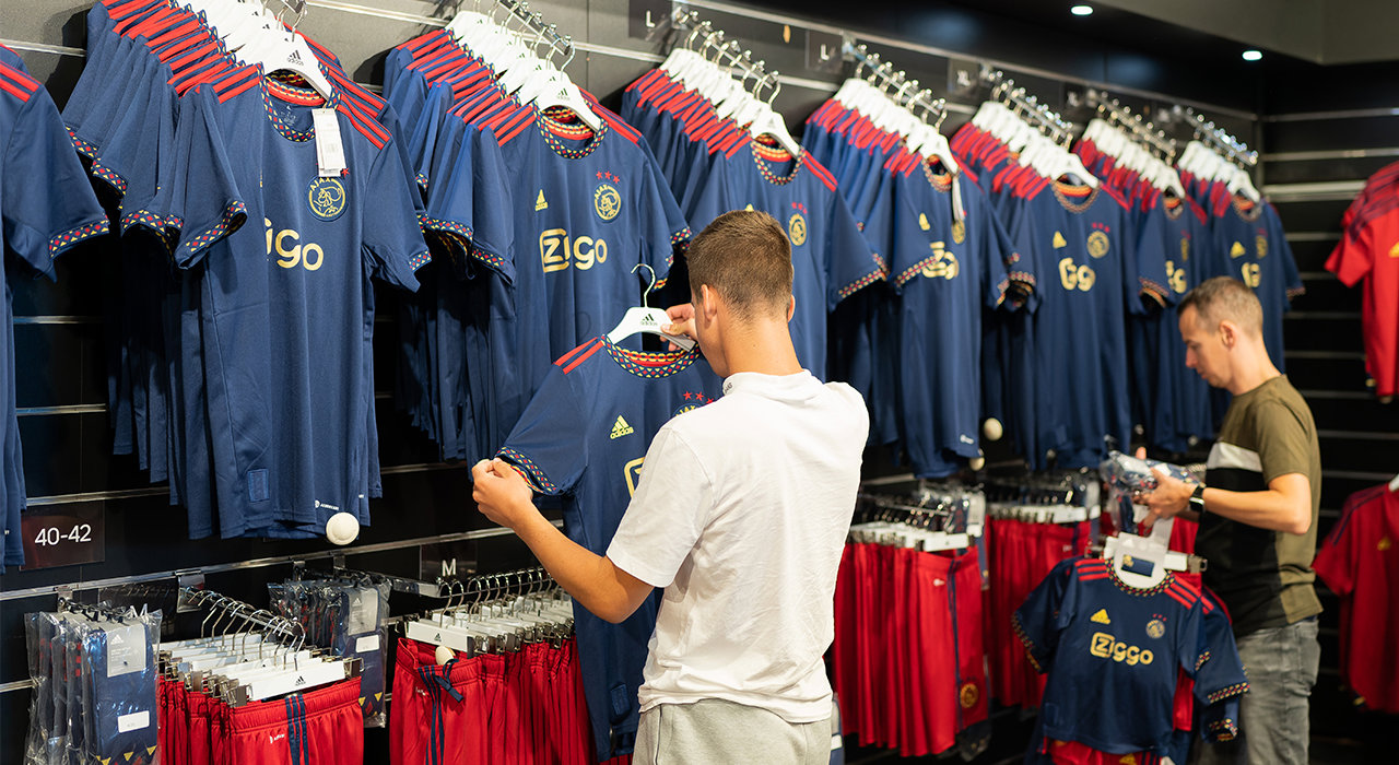 Airco Kan niet toezicht houden op De Ajax Fanshops kleuren donkerblauw