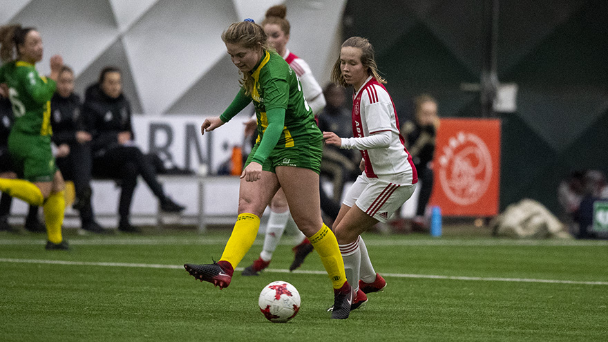 eshly-bakker-blinkt-uit-tijdens-oefenwedstrijden-ajax-vrouwen-7