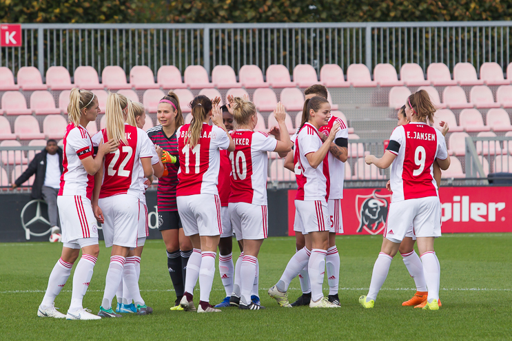 ajax-vrouwen-besluiten-mooie-week-in-stijl-1