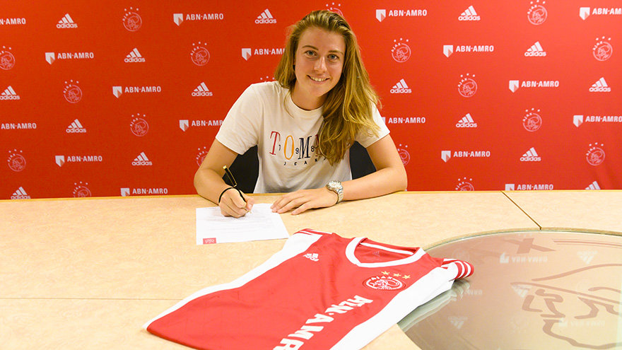 lisa-doorn-verlengt-contract-bij-ajax-vrouwen