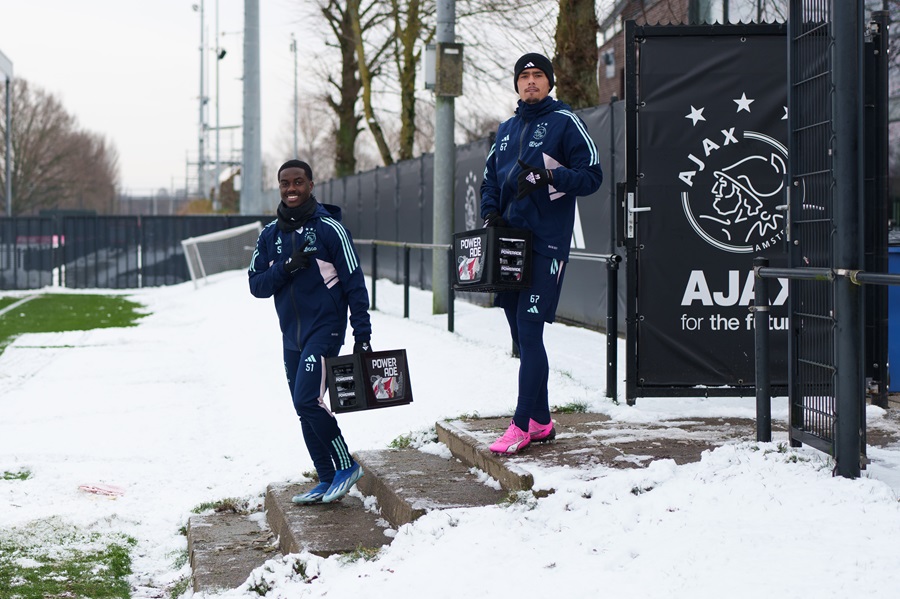 In Beeld Ajax Werkt Toe Naar Eerste Thuisduel Van 2024   Slideraja4 