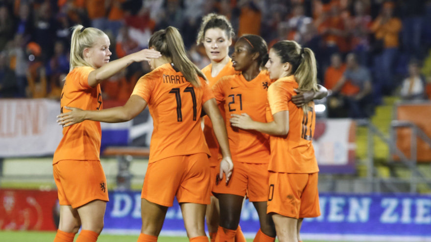 oranje-leeuwinnen-verslaan-denemarken