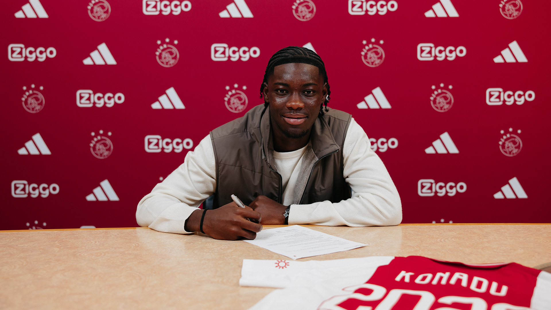 Ajax verlengt contract Don-Angelo Konadu