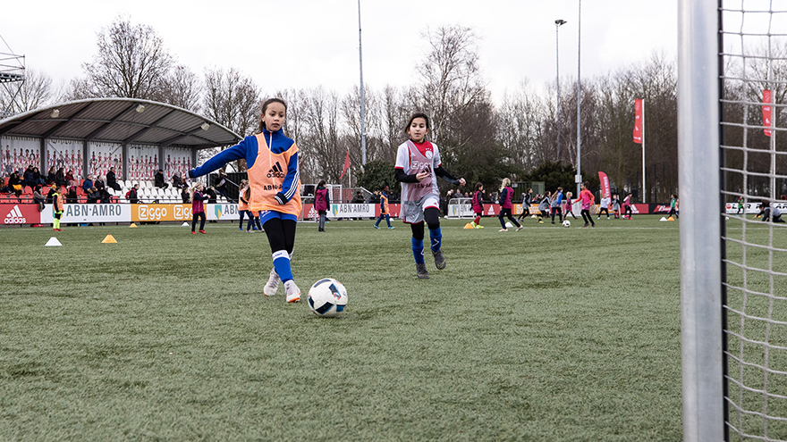 meiden-talentendag-honderden-deelneemsters-hopen-gescout-te-worden-1