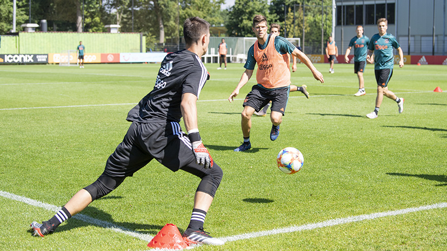 huntelaar-steelt-show-tijdens-training-4