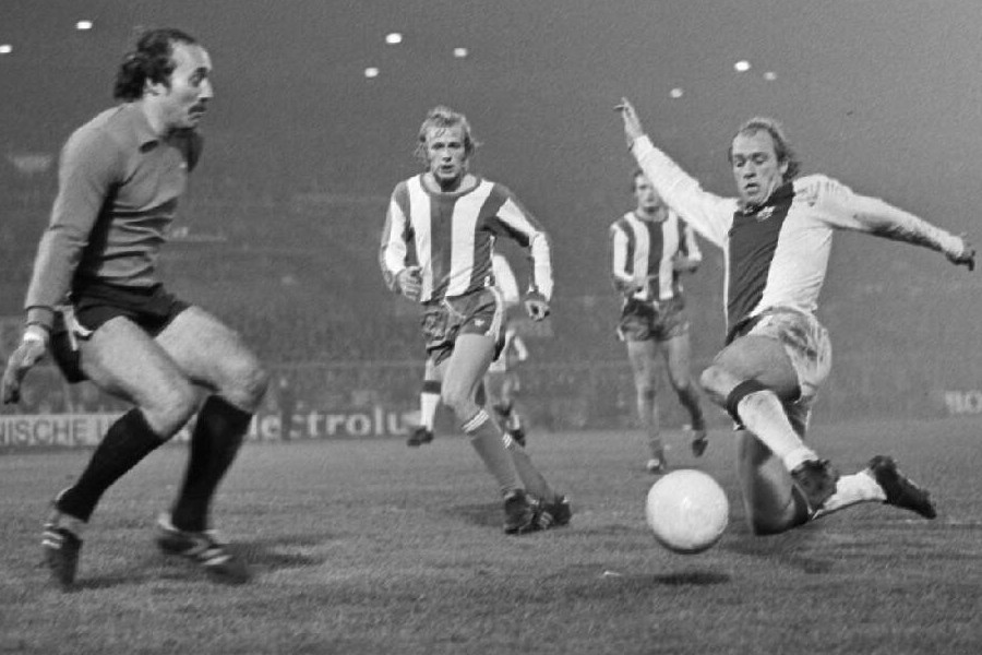 Hertha BSC 900 NL Hana 2.24.01.05 0 928 2559 Klein Ajax Hertha BSC 1975 Anefo