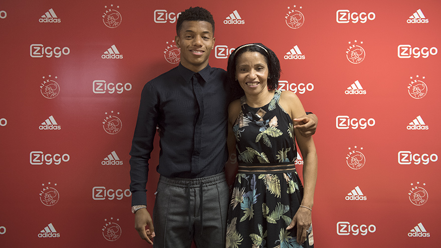 ajax-breekt-contract-van-david-neres-open-3