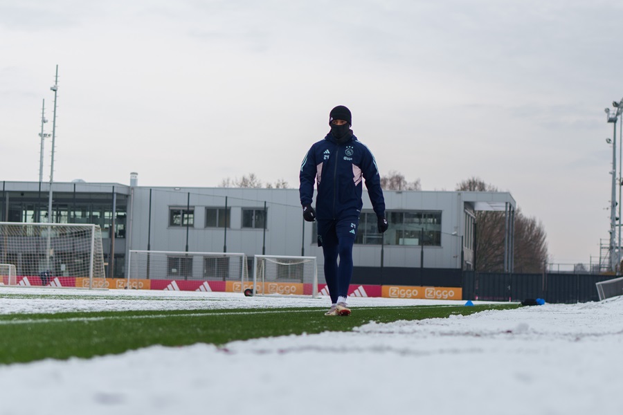 In Beeld Ajax Werkt Toe Naar Eerste Thuisduel Van 2024   Slideraja3 