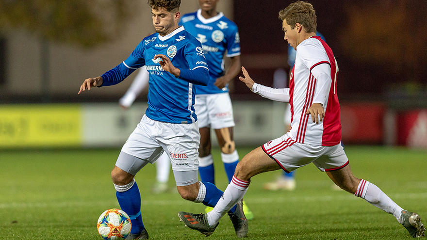 jong-ajax-recht-de-rug-en-klopt-fc-den-bosch-5