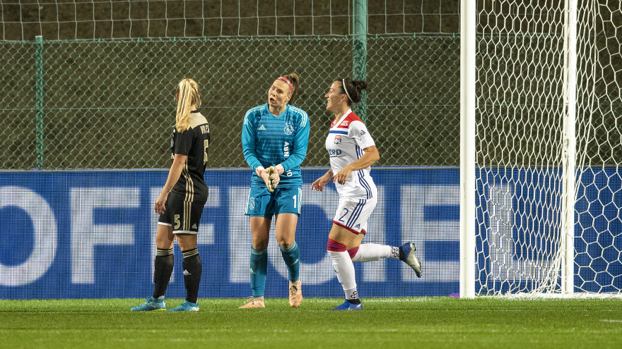 ajax-vrouwen-nemen-met-grote-nederlaag-afscheid-van-cl-9