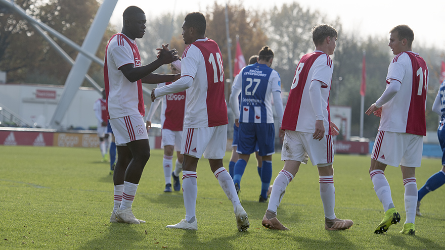 jeugdig-ajax-wint-besloten-oefenduel-van-heerenveen-5